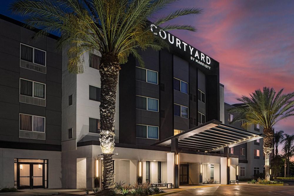 Courtyard Anaheim Resort/Convention Center - Featured Image