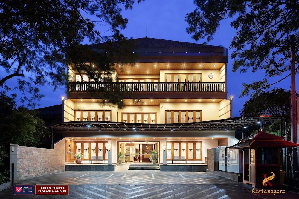 Kertanegara Premium Guest House - Featured Image