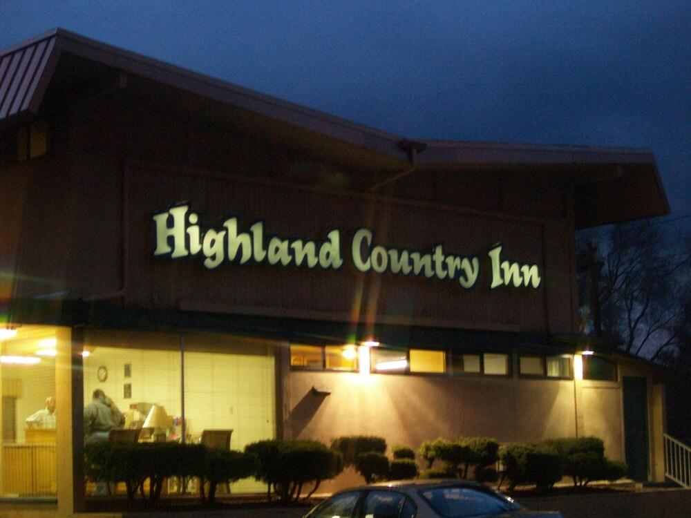 Highland Country Inn - Exterior
