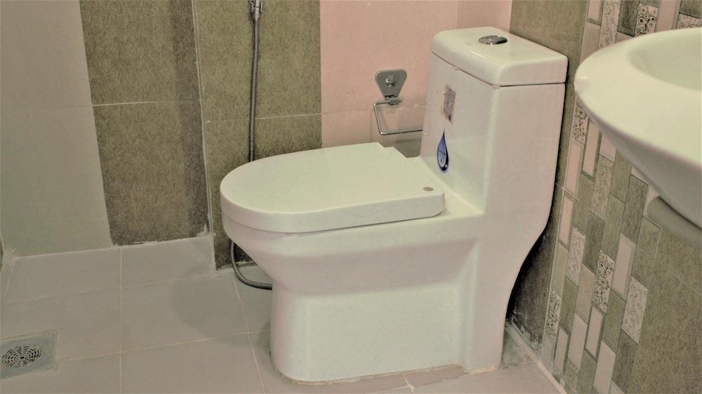 Nirmala Homestay - Bathroom