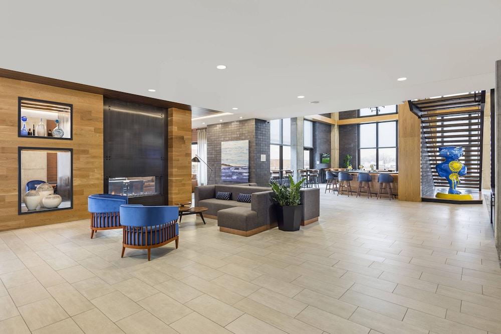 SpringHill Suites by Marriott Madison - Lobby