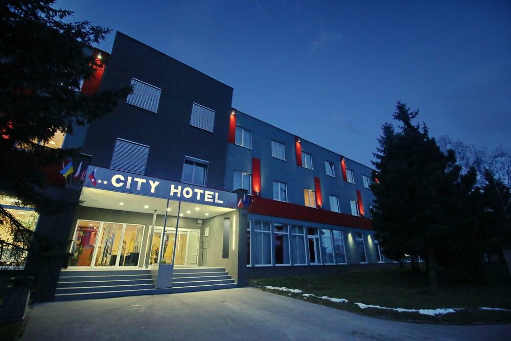 City Hotel - Featured Image