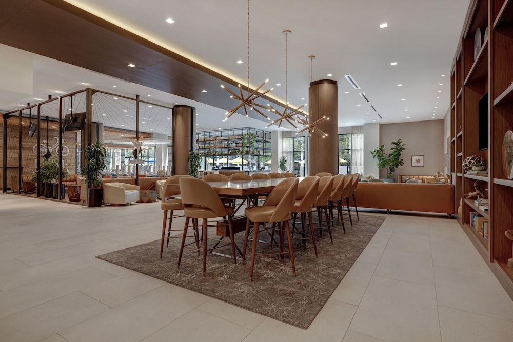 Home2Suites by Hilton Anaheim Resort - Lobby