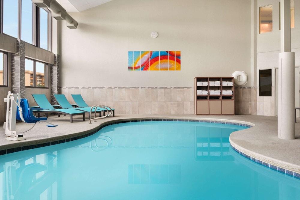 Days Hotel by Wyndham Flagstaff - Pool