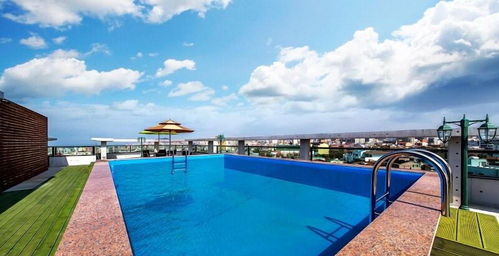 Jeju Galaxy Hotel - Rooftop Pool