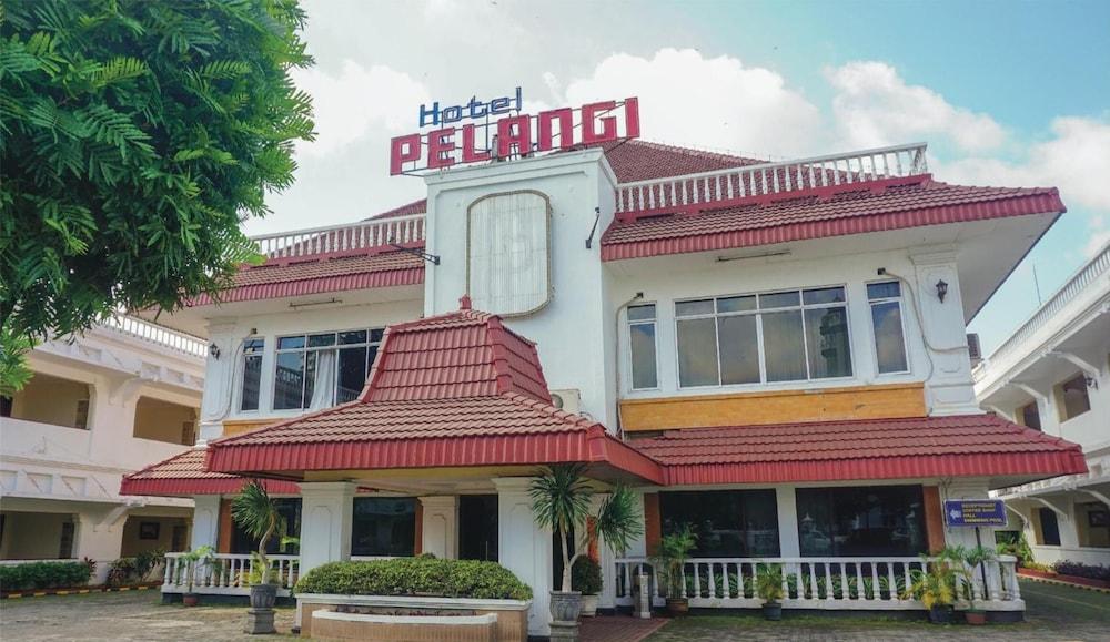 Hotel Pelangi Malang - Exterior