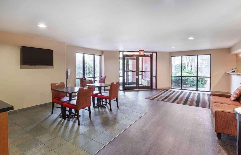 Extended Stay America Suites Raleigh Cary Regency Parkway S - Lobby