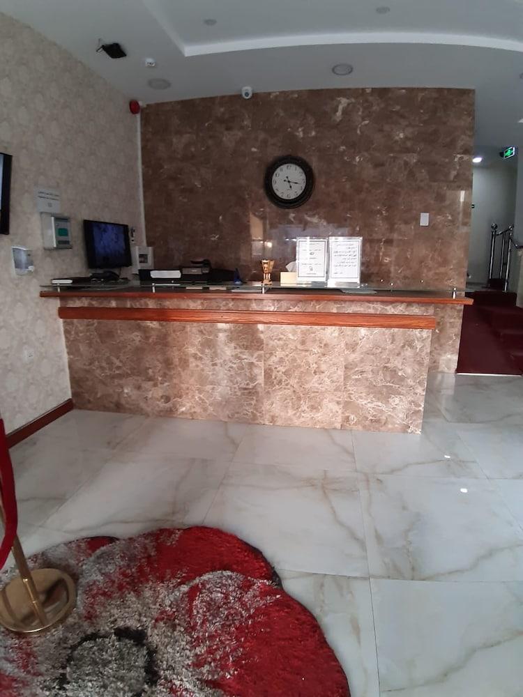 OYO 482 Sewan Hotel Apparments - Reception