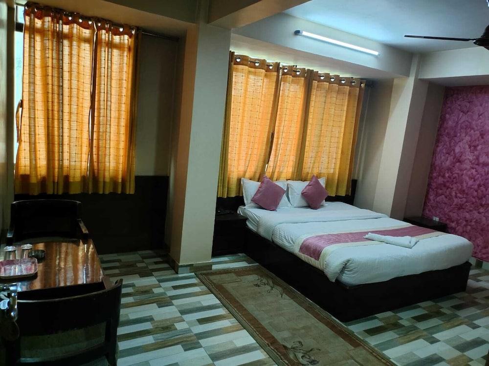 Rameshworam Hotel - Room