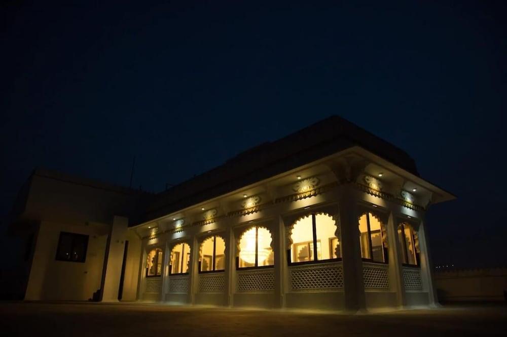 Hotel Nahargarh Palace - Exterior