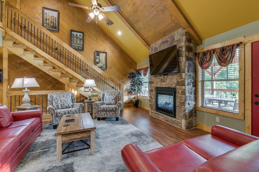 Swimmin in the Smokies - Six Bedroom Chalet - Featured Image