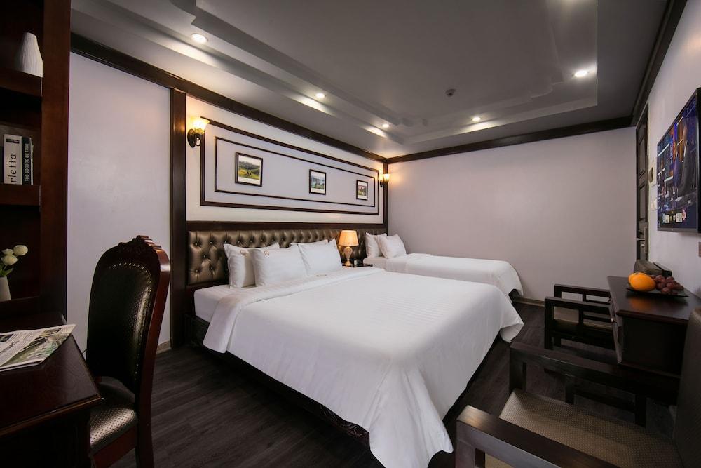 Madelise Central Hotel & Travel - Room