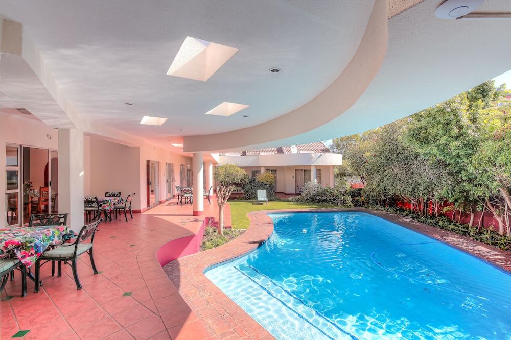 Woodmead Guest Lodge - Outdoor Pool