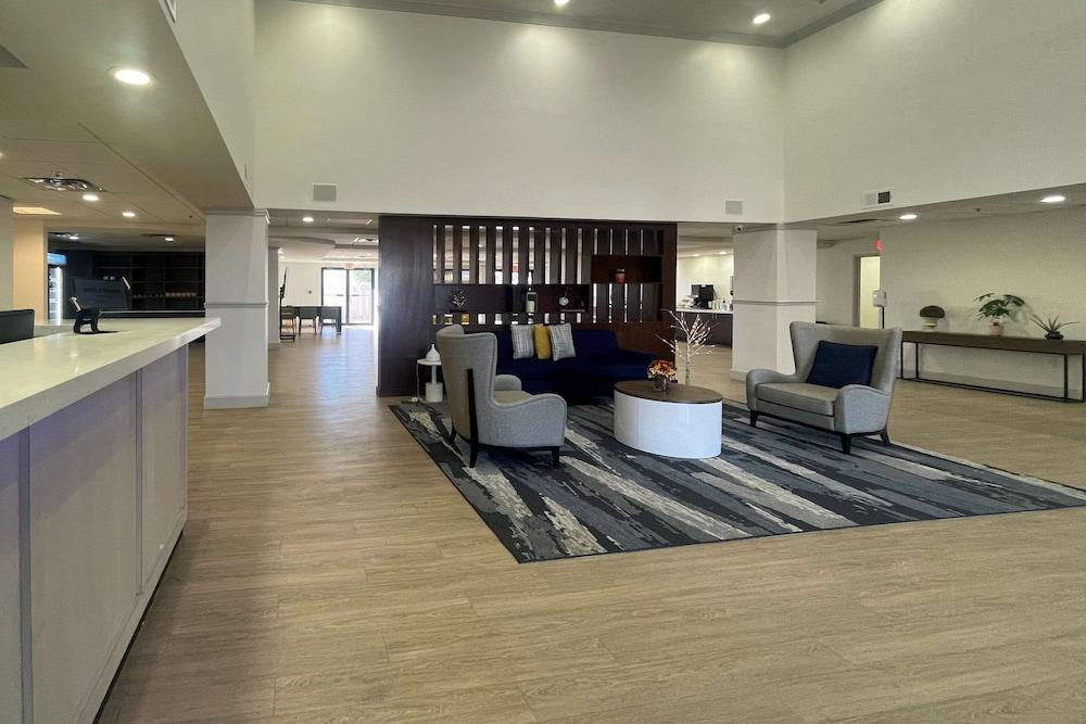 Comfort Suites Austin Airport - Lobby