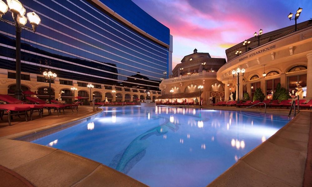 Peppermill Resort Spa Casino - Outdoor Pool