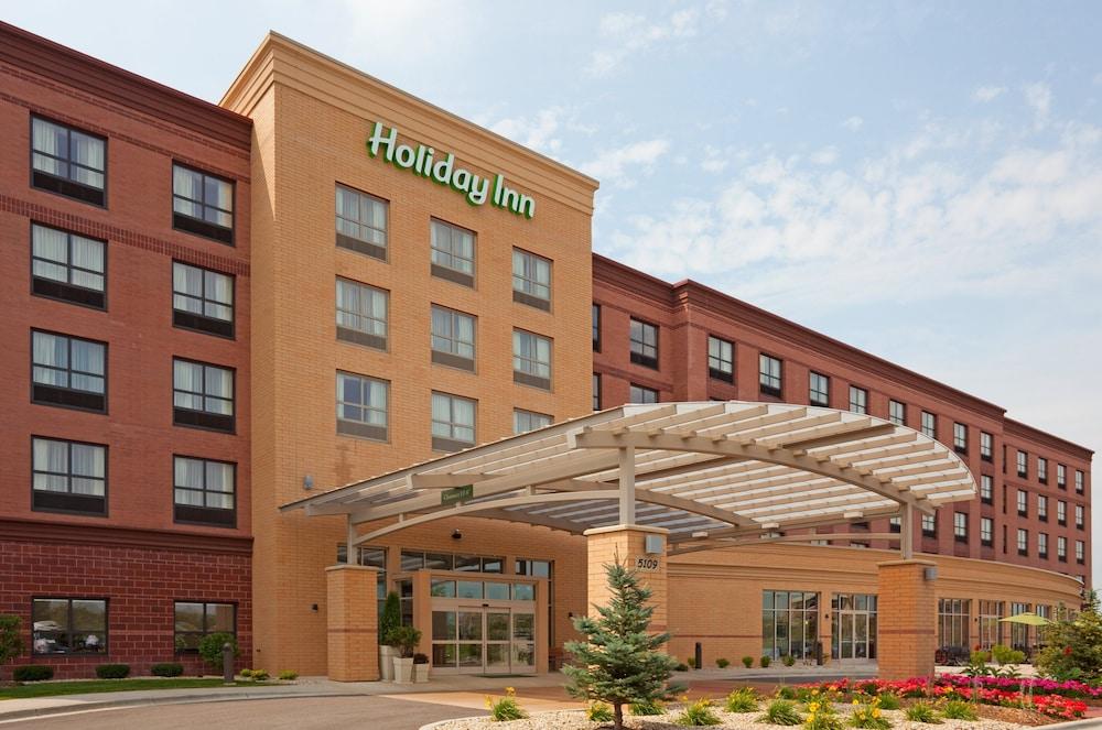 Holiday Inn Madison at The American Center, an IHG Hotel - Featured Image