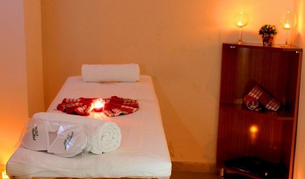 Hotel Adanava - Treatment Room