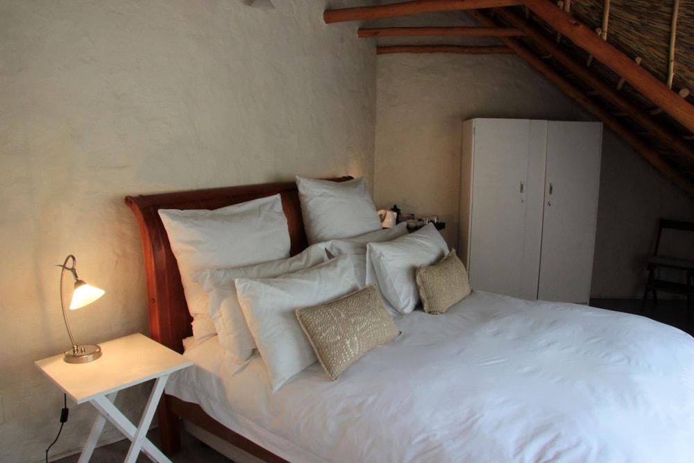 MontMartre Chalets and Guest House - Room