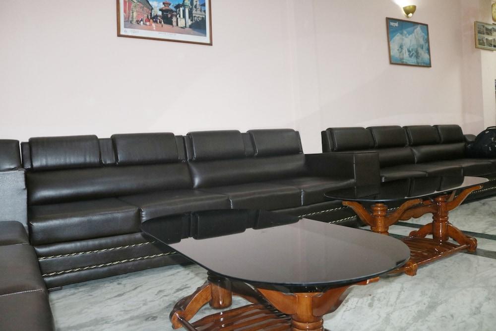 Om Tara Guest House - Lobby Sitting Area