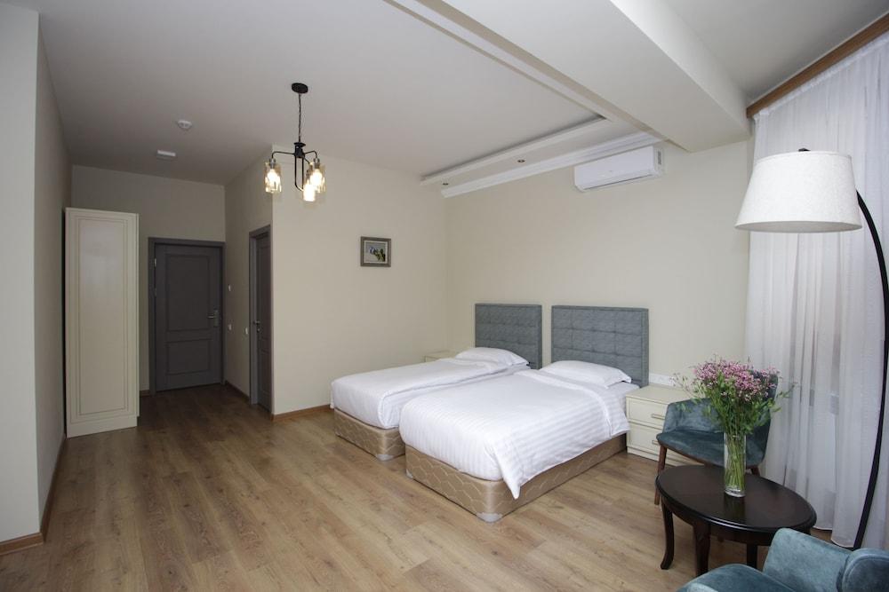 A Hotel Yerevan - Room