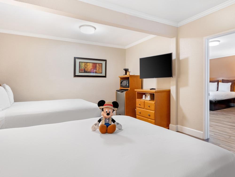 Anaheim Islander Inn and Suites - Room