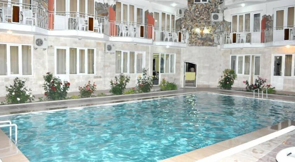 Dolphin Yunus Hotel - Outdoor Pool