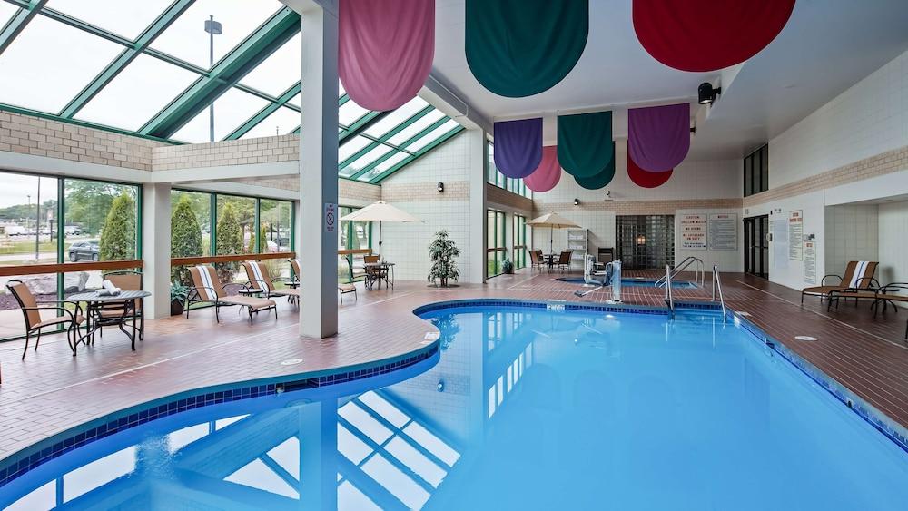Best Western East Towne Suites - Pool
