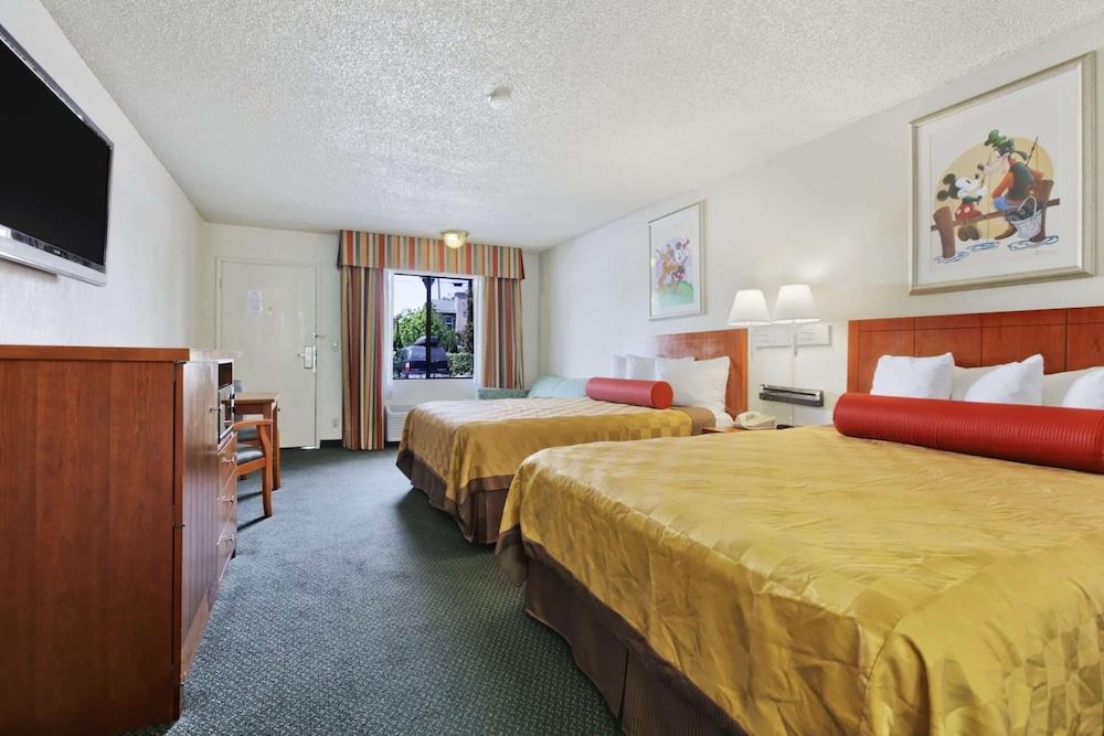 Travelodge Inn & Suites by Wyndham Anaheim on Disneyland Dr - Room