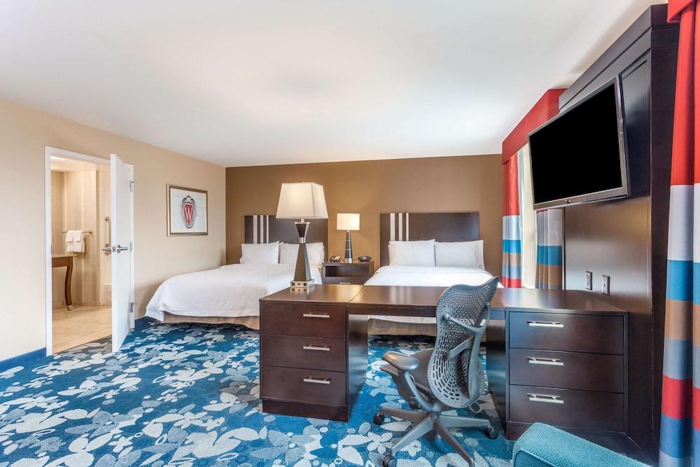 Hampton Inn & Suites Madison / Downtown - Room