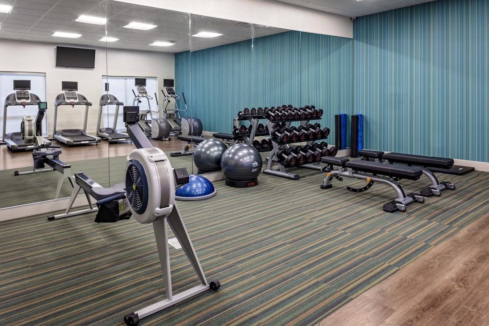 Holiday Inn Express & Suites Madison, an IHG Hotel - Fitness Facility