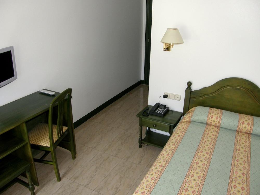 Hotel Nicol's - Room