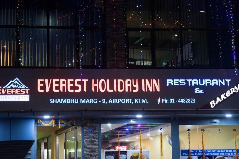 Everest Holiday Inn - Exterior