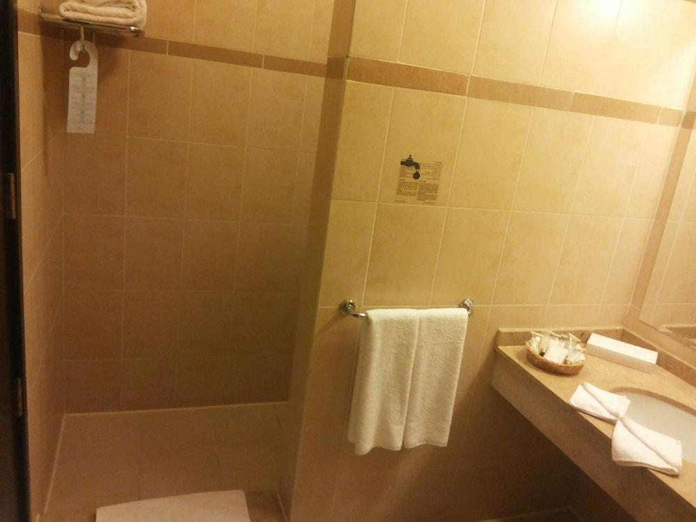 سوليمار أيفوري سويتس - Bathroom