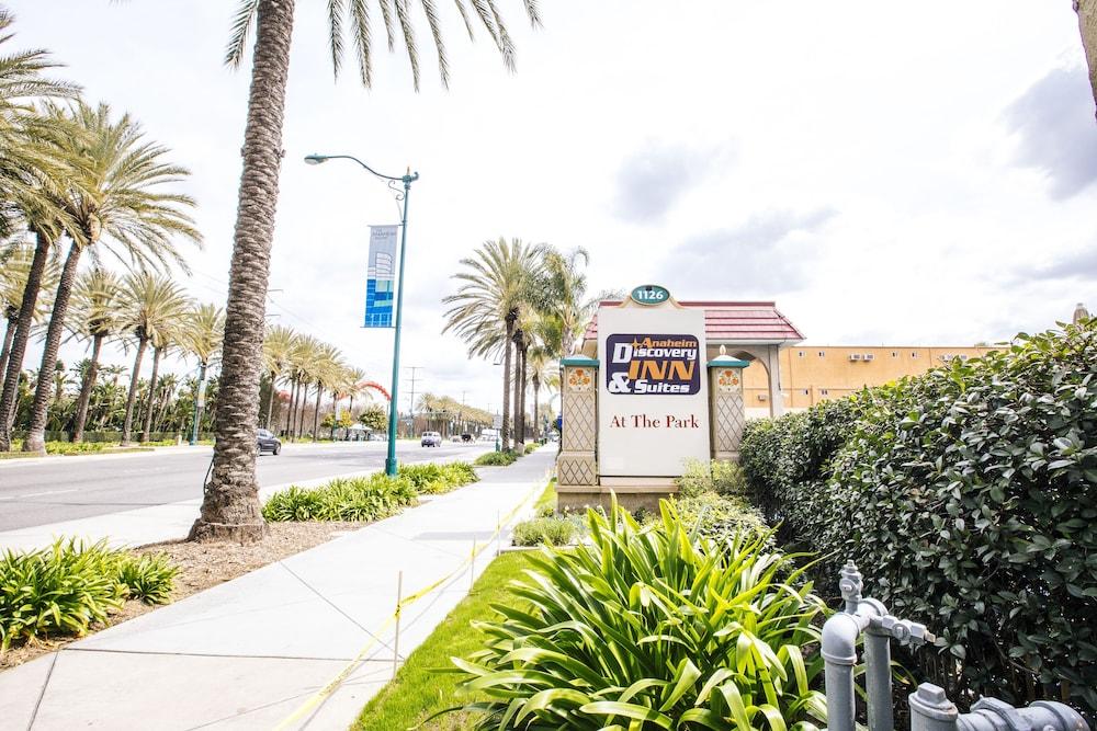 Anaheim Discovery Inn & Suites - Featured Image