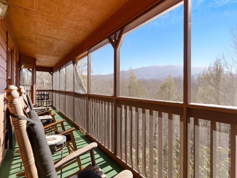 Annie's Smoky View by Jackson Mountain Homes - Property Grounds