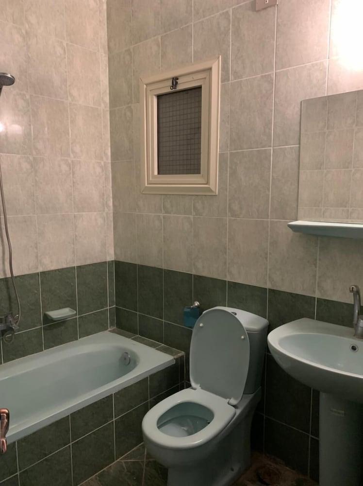Oasis Hotel Apartments - Bathroom