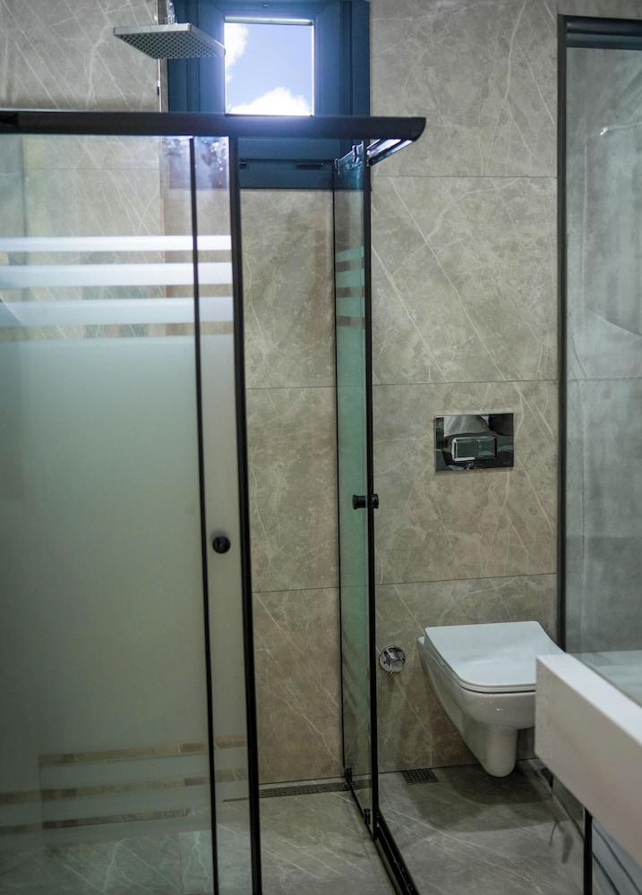 Mayavera Hotel - Bathroom