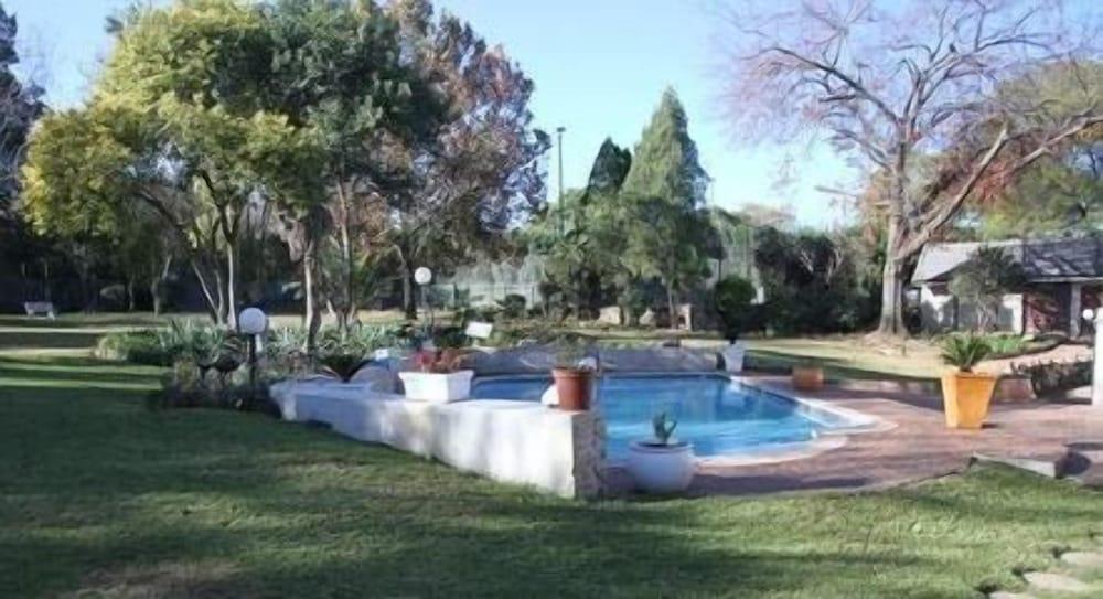 Private Cottages - Outdoor Pool