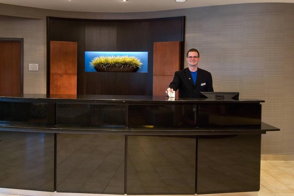 Courtyard by Marriott Madison East - Reception