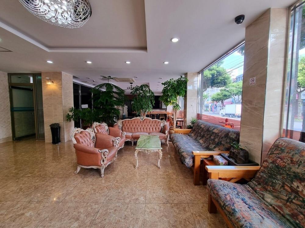 Hotel G - Lobby Sitting Area