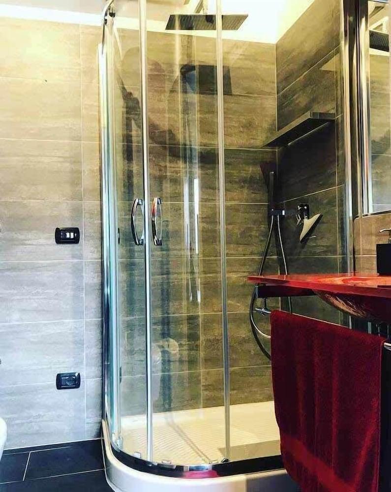 Eurotel 505 - Bathroom Shower