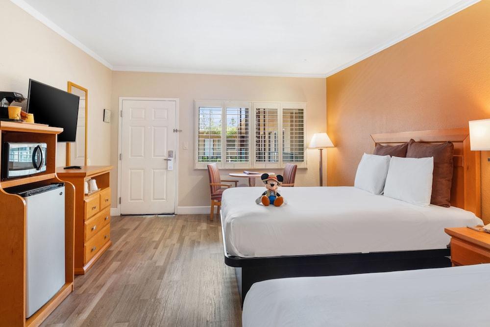 Anaheim Islander Inn and Suites - Featured Image
