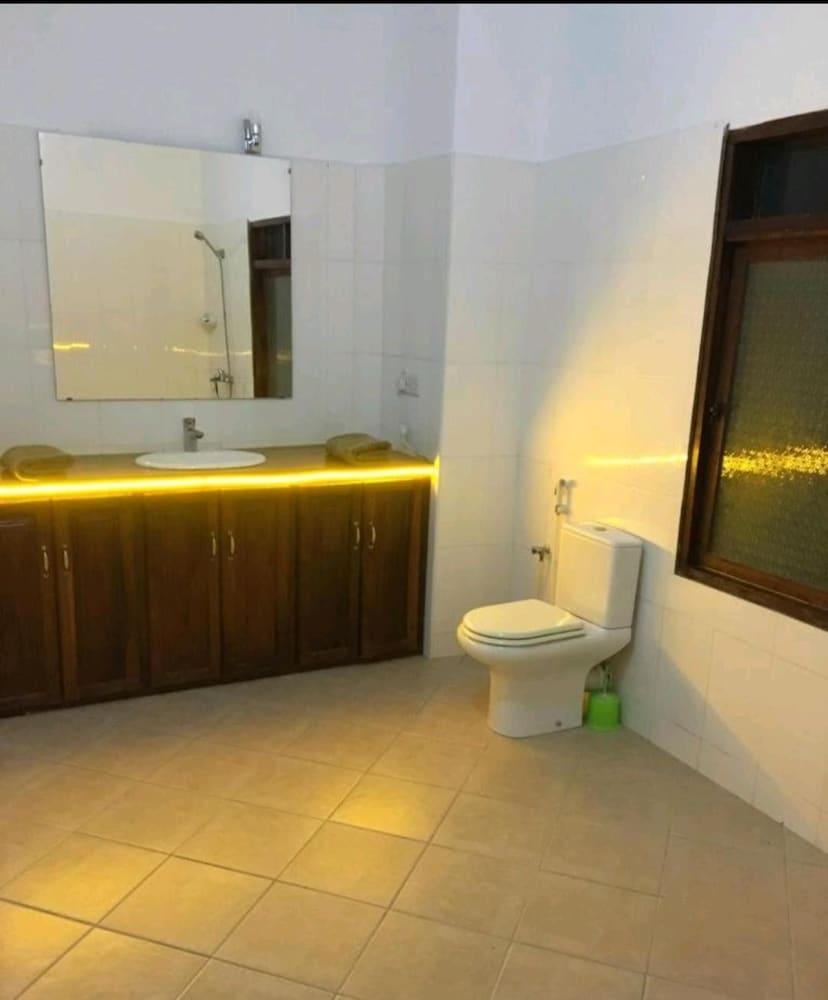 Legacy Zanzibar - Bathroom