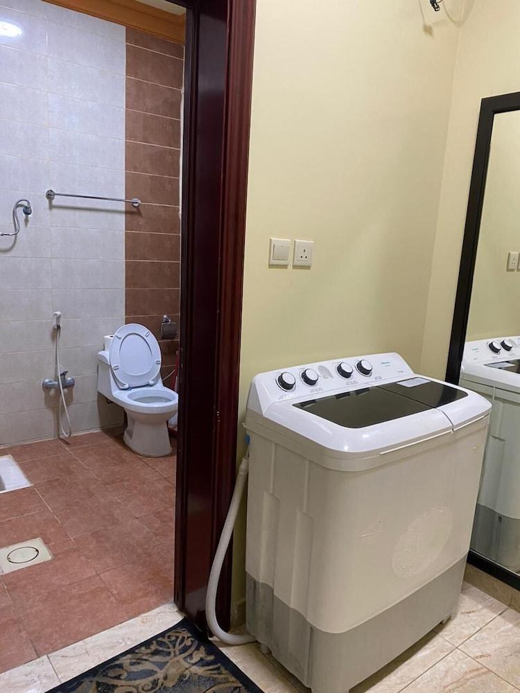 Diyar Al Basateen Hotel Apartments - Bathroom
