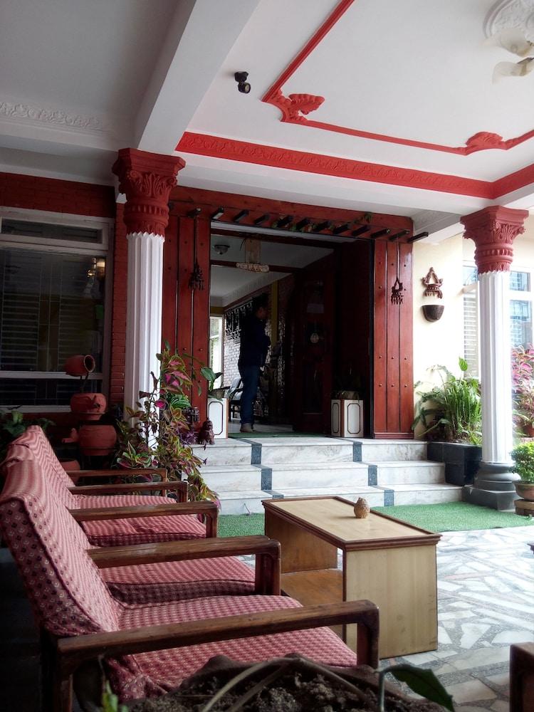 Amar Hotel - Interior Entrance