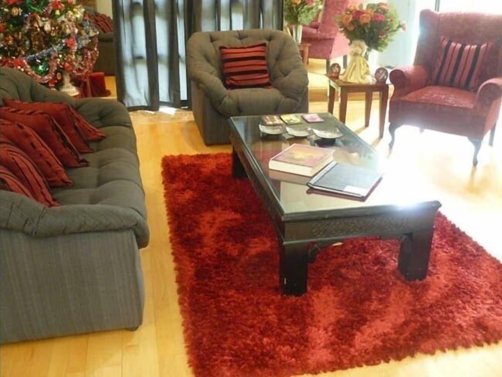 Blu Swan Guest House - Lobby Sitting Area