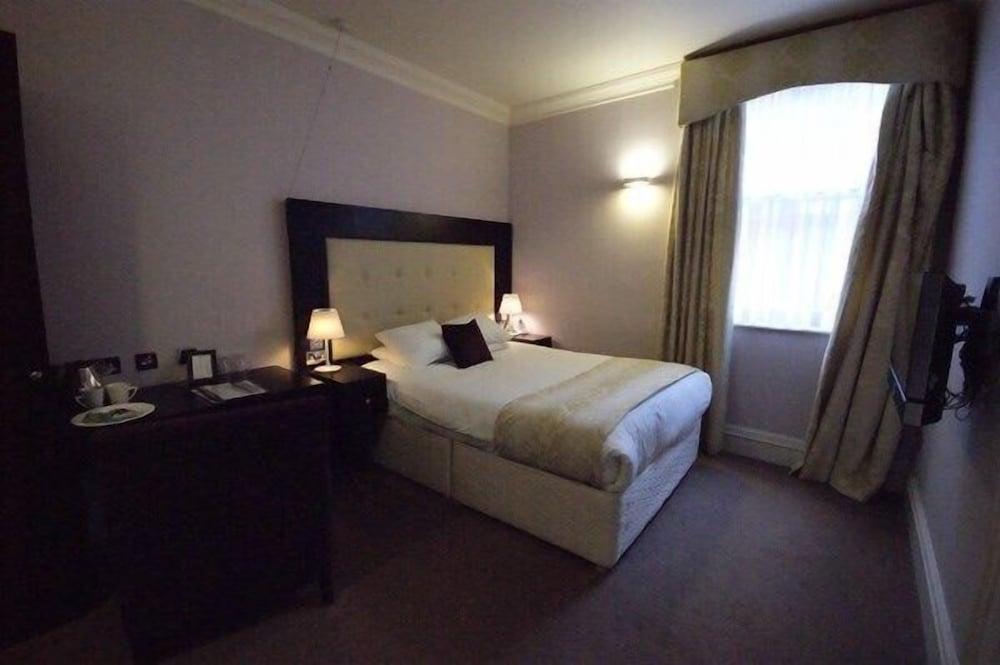 Cathedral Quarter Hotel - Room