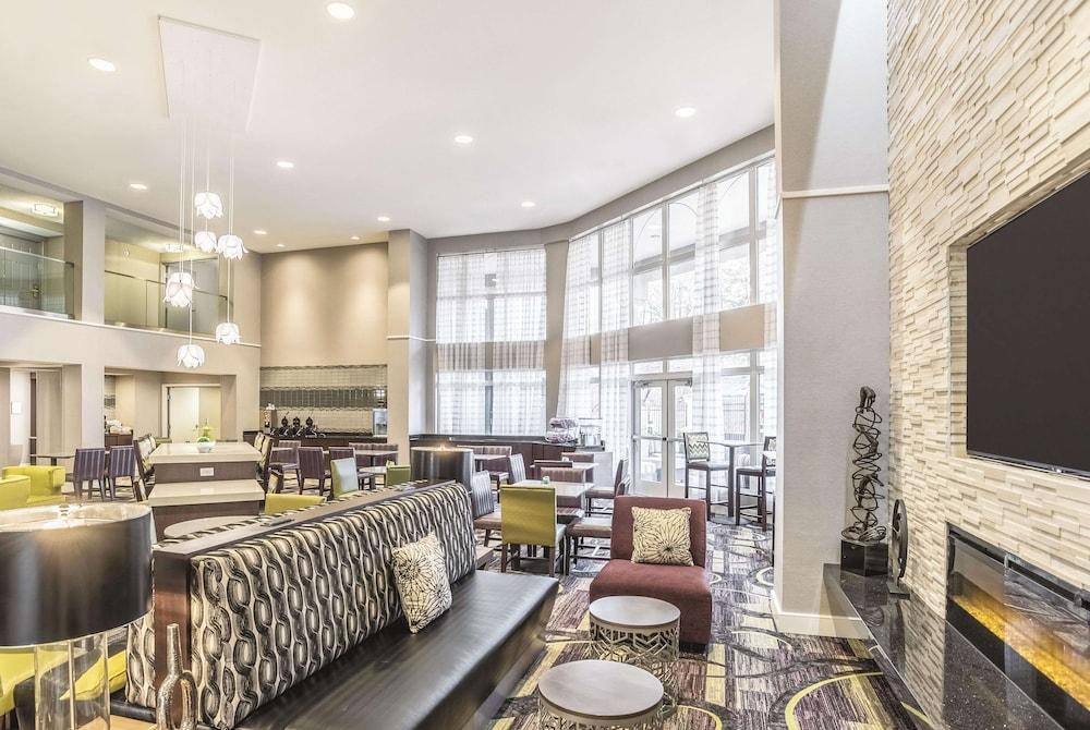 La Quinta Inn & Suites by Wyndham Flagstaff - Lobby