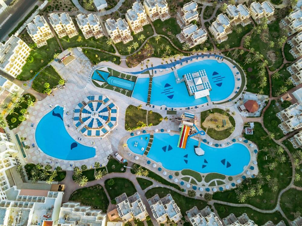 Royal Lagoons Resort & Aqua Park Families and Couples Only - Exterior