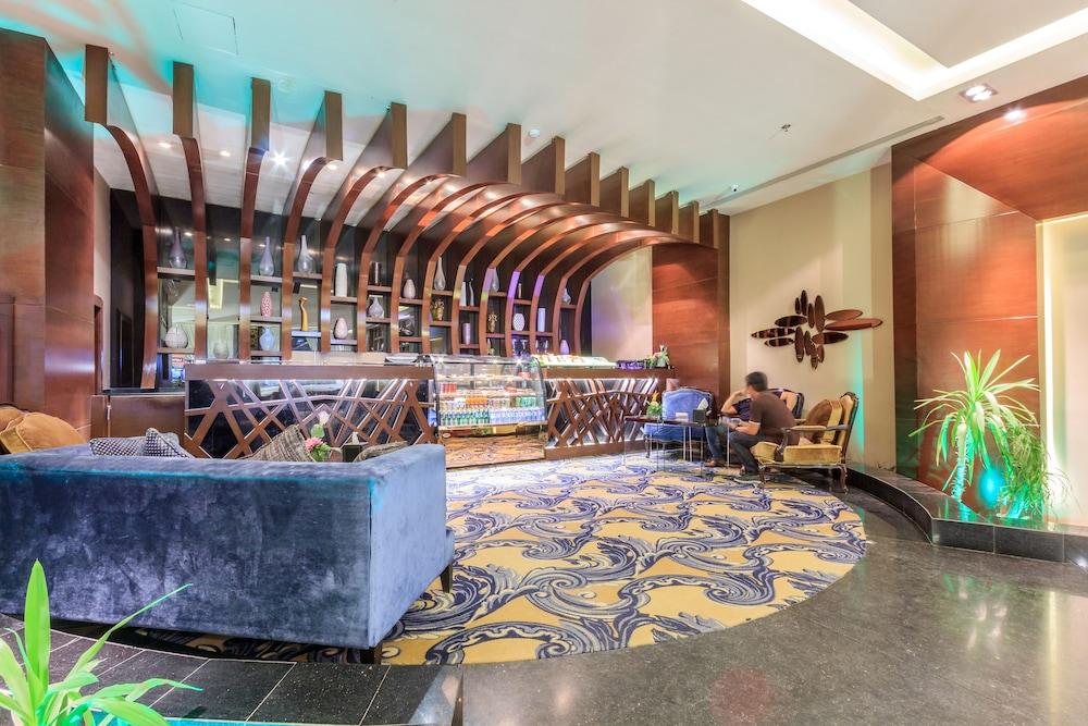 Almuhaidb Faisaliah Hotel Suites - Lobby Sitting Area